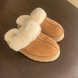 UGG Women’s Disquette (slipper) size 7 chestnut color